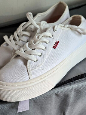 Levi's Canvas Shoe With Red Tab White Platform Sneakers US 8.5